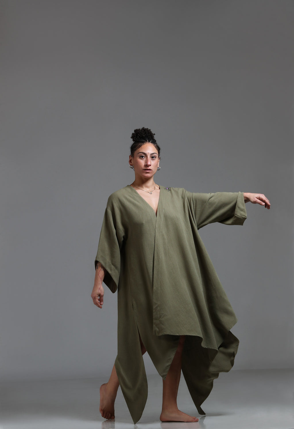 Assymetrical linen blend off-center kimono